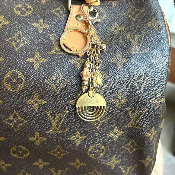 New GOLD CIRCLE Bag Charm Gold Tone - Picture 4 of 8